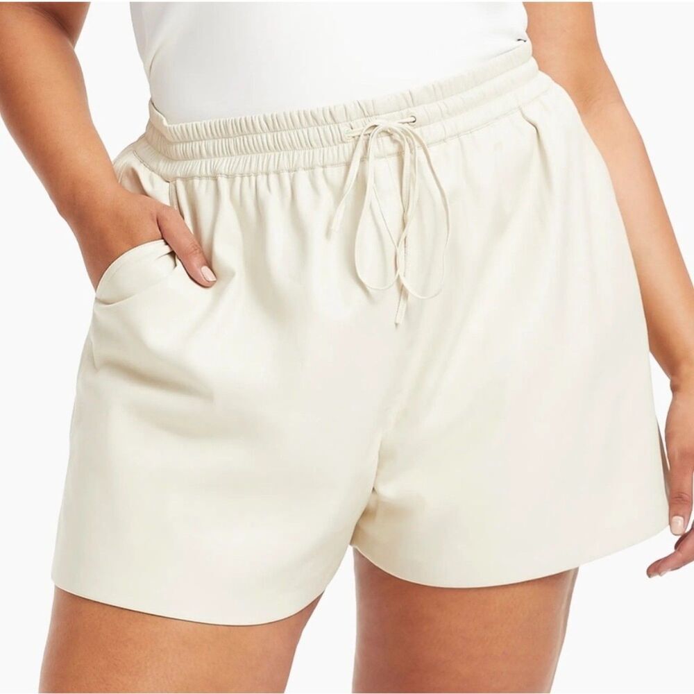 Good American Better Than Leather Faux Shorts Size 2 Drawstring Cream